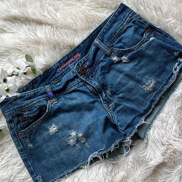 American Eagle Distressed Boho Hippie Shorts Size 8 - Picture 1 of 8